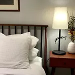2Br In Heart Of Queen Village - Walk To Everything!